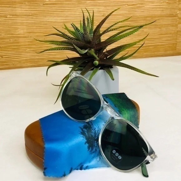 KOMONO Urkel Clear/Silver Sunglasses NEW - www.danaclinics.com display picture 1